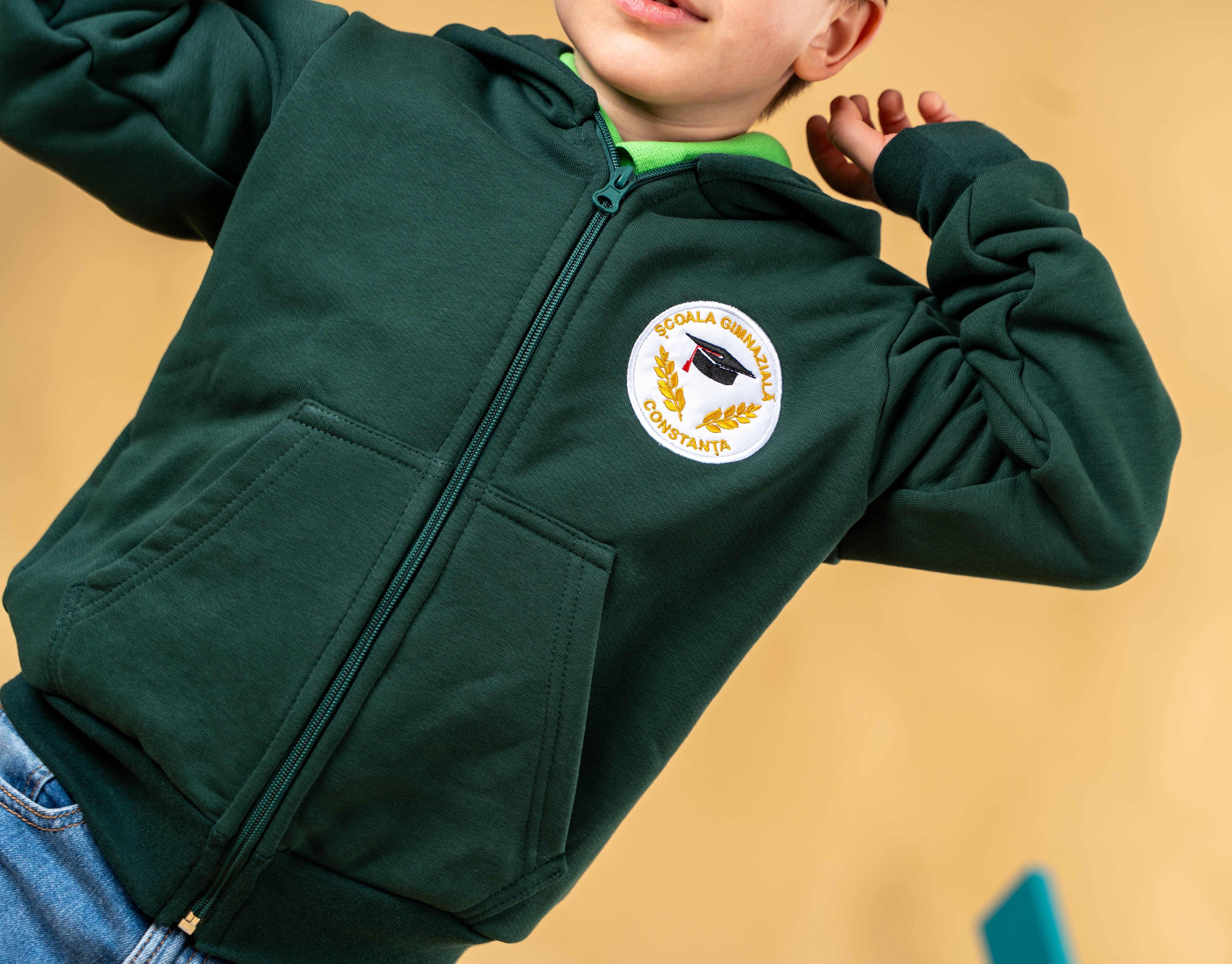 Hanorac pentru copii – verde cu personalizare prin broderie