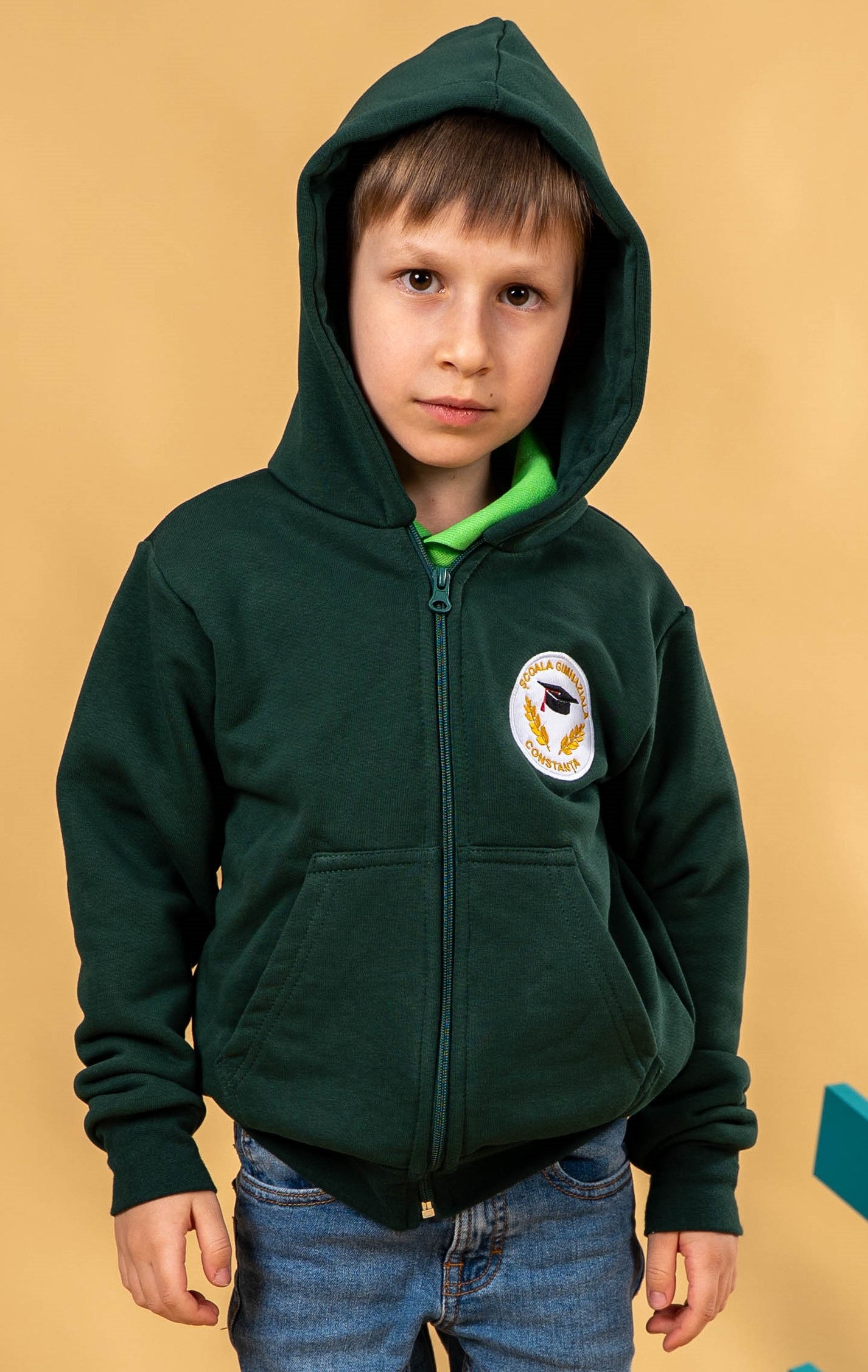 Hanorac pentru copii – verde cu personalizare prin broderie