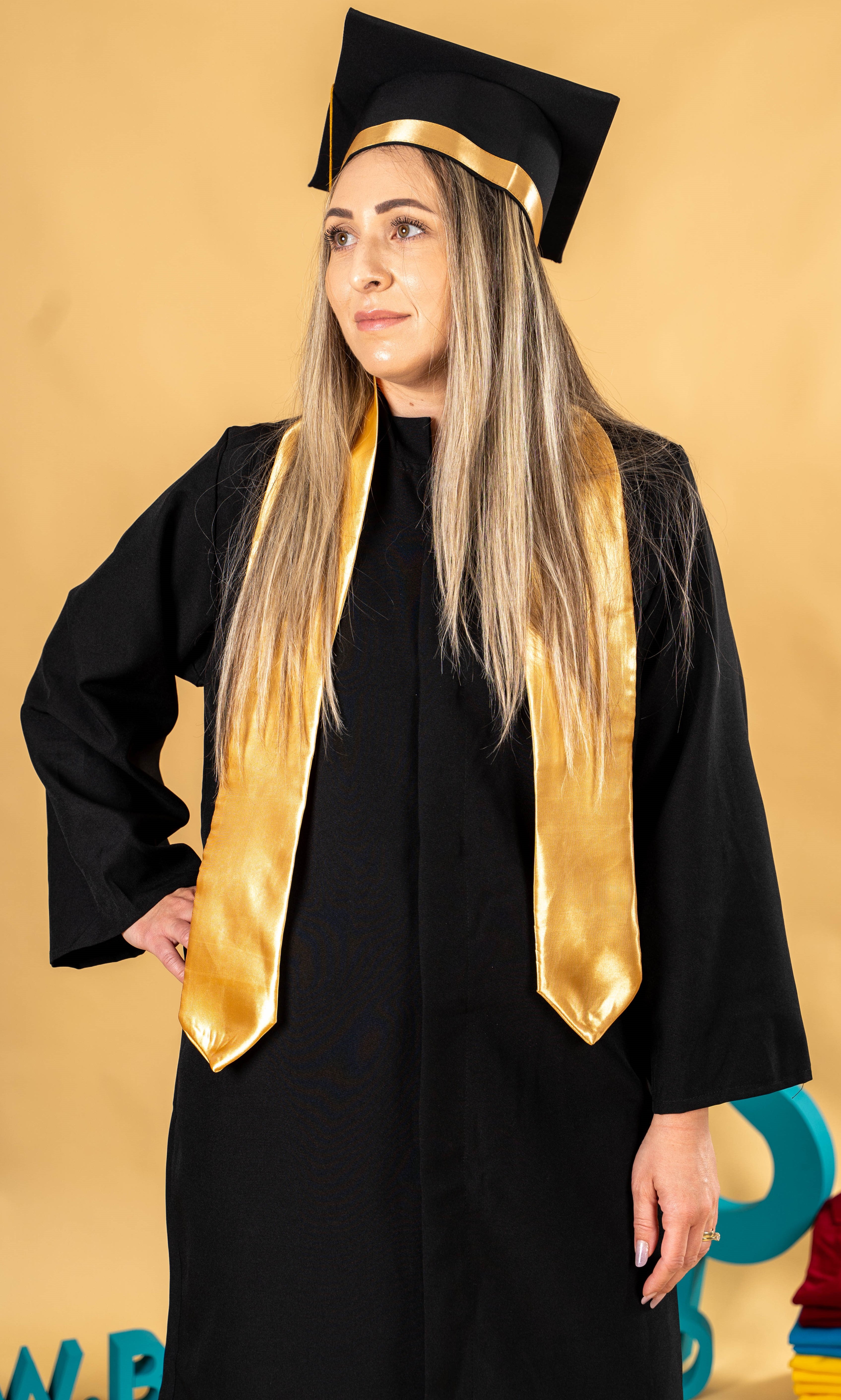 Roba de absolvire cu esarfa Auriu - B42