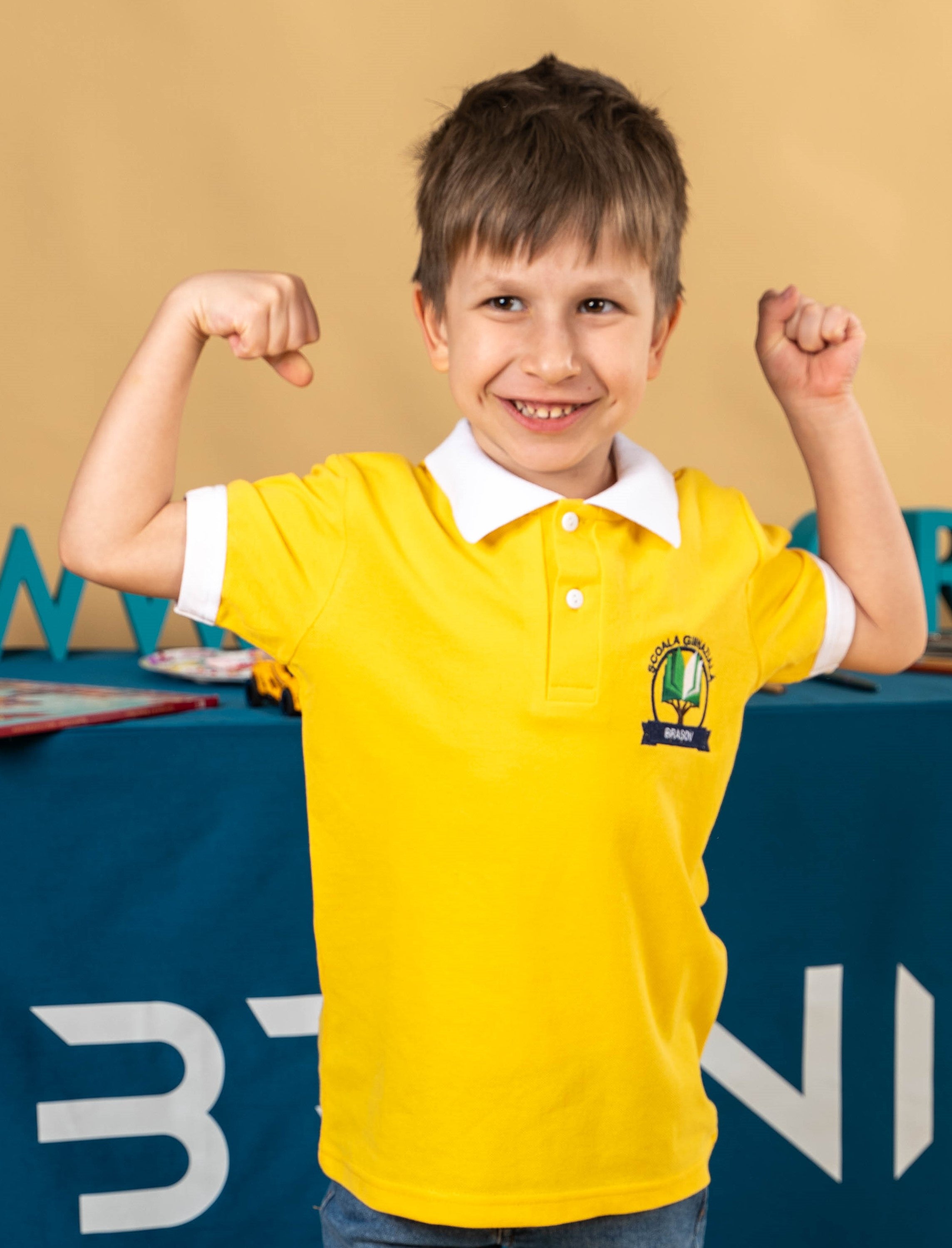 Tricouri polo bicolore cu mânecă scurtă- Galben, verde, albastru, alb, negru